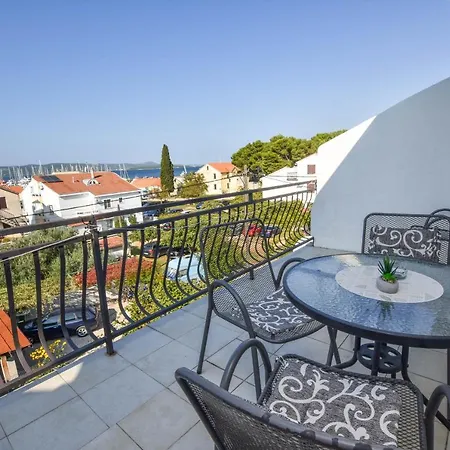 Apartment Grapevines *